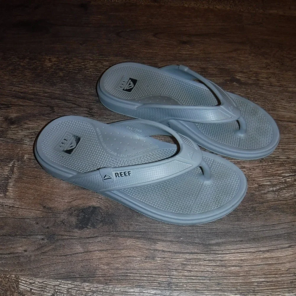 Reef Men's Gray Flip Flops Sandals USA 9‎ Beach Pool Casual Summer Shoes